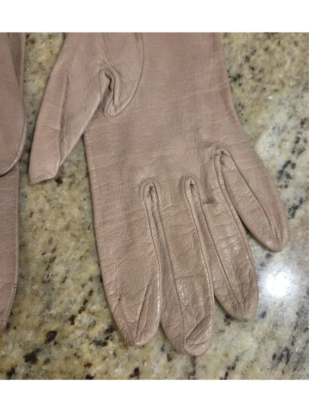 Vintage Womens Size M /7 Beige Soft Leather Gloves Eyelet Embroidered Italy